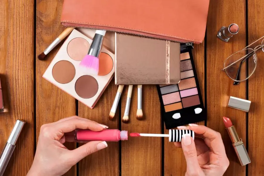 10 besten Beauty-Produkte, die jede Frau in ihrer Sammlung haben sollte