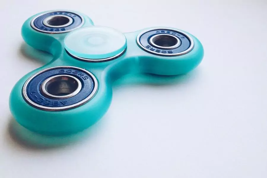 Vom Zappelphilipp zum Schreibtischspielzeug: Die Entwicklung von Spinnspielzeug und seine Vorteile