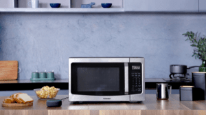 Intelligente Mikrowelle: Müheloses Küchengerät für die tägliche Zubereitung von Mahlzeiten